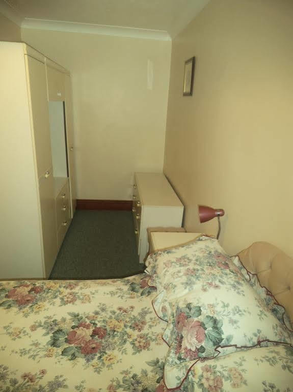 Quayside Close Holiday Apartments Poole Extérieur photo